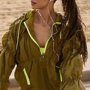 Free people movement light packer hike pullover